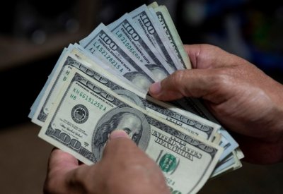 ارتفاع الدولار وسط ترقب بيانات التضخم الأمريكية