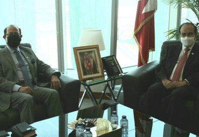 رئيس هيئة الطاقة المستدامة يستعرض مع عضو الشورى خالد المسقطي إنجازات الهيئة