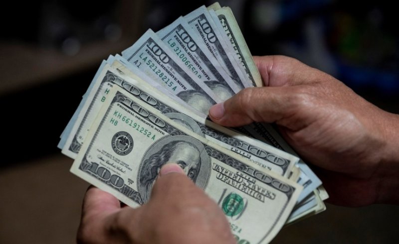 ارتفاع الدولار وسط ترقب بيانات التضخم الأمريكية