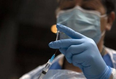 تجربة مثيرة.. ما نتيجة الجمع بين لقاحين مضادين لكورونا؟