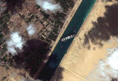 بعد قرارات مصر بشأن "السفينة الجانحة".. جهة التأمين ترد