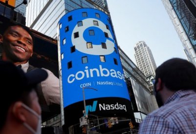 كيف تحرك سهم أكبر منصة للعملات المشفرة في أميركا؟