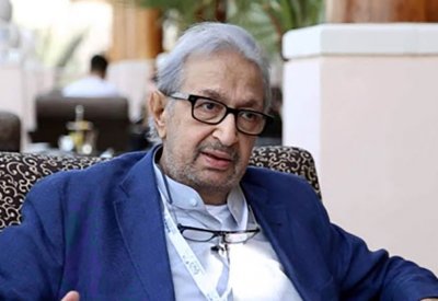 مى نور الشريف تعلق على ظهور والدها