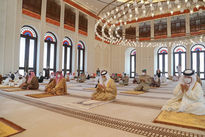 جلالة الملك المفدى يؤدي صلاة الجمعة المباركة بمسجد قصر الصخير