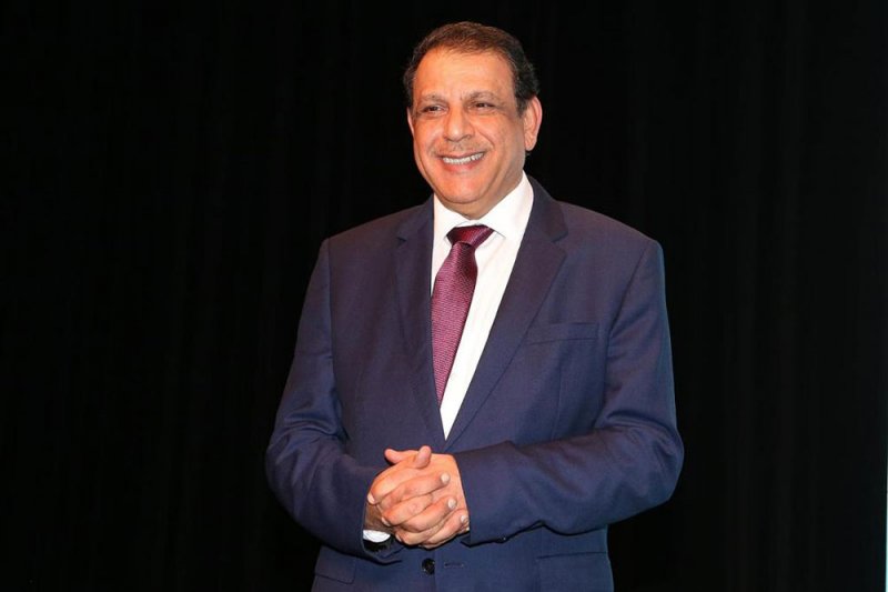 أنور أحمد..لو كانت عندي آلة الزمن لاخترت العيش في الخمسينات