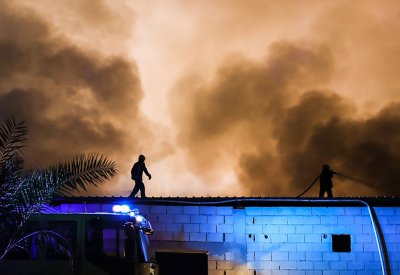 بالفيديو والصور: بتسع آليات واكثر من ثلاثين ضابط وفرد.. الدفاع المدني يخمد حريق داركليب