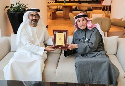 "الفجيرة الثقافية" تكرّم حنظل والقدسي بدرع مسبار الأمل