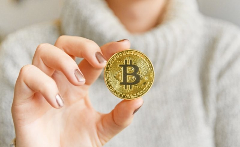 العملة المشفرة بيتكوين تتراجع بنسبة تصل إلى 7.7 بالمئة