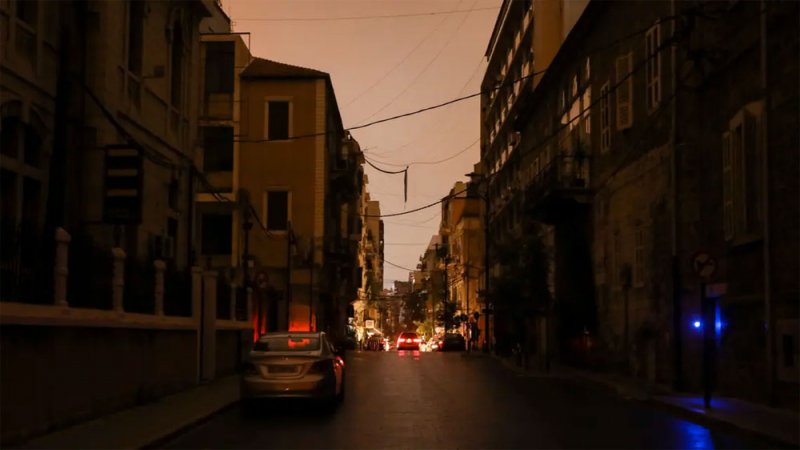 مدينة عربية تتحول من الليالي المضيئة للطرقات المظلمة.. من المسؤول؟