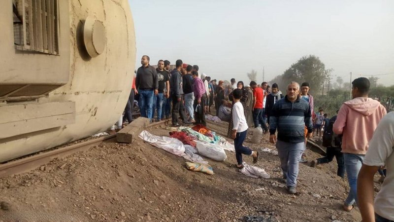 السيسي يأمر بتشكيل لجنة للتحقيق في حادث القطار