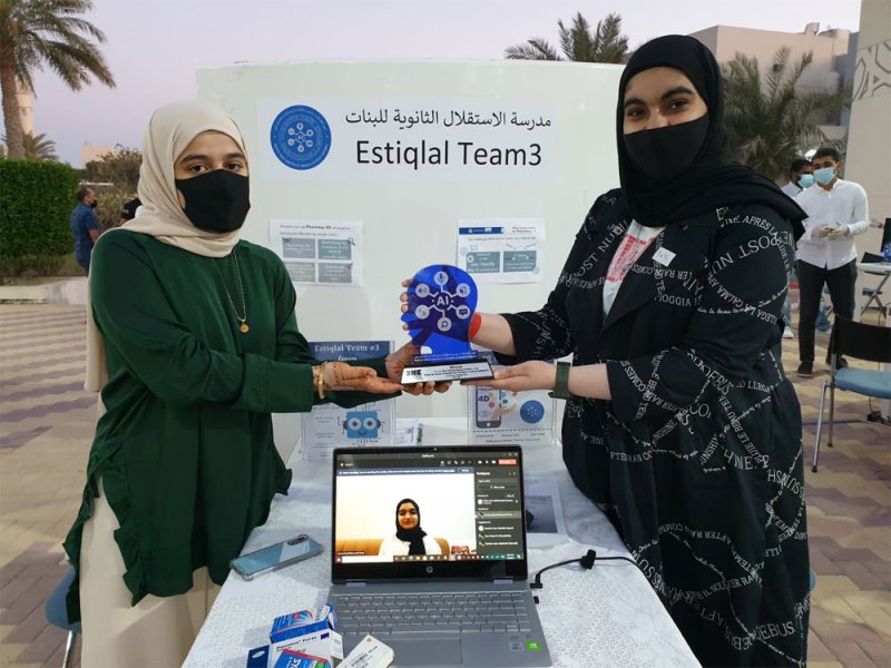 طالبات "الاستقلال" يبتكرن تطبيقًا ذكيًا يُسهّل الحصول على الأدوية من الصيدليات