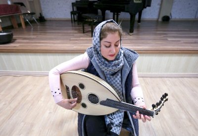 وتر العود يستعيد إيقاعه تدريجيًّا في إيران