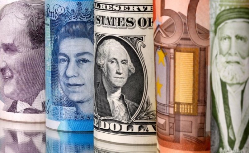 انخفاض مؤشر الدولار في ظل تراجع العوائد الأمريكية