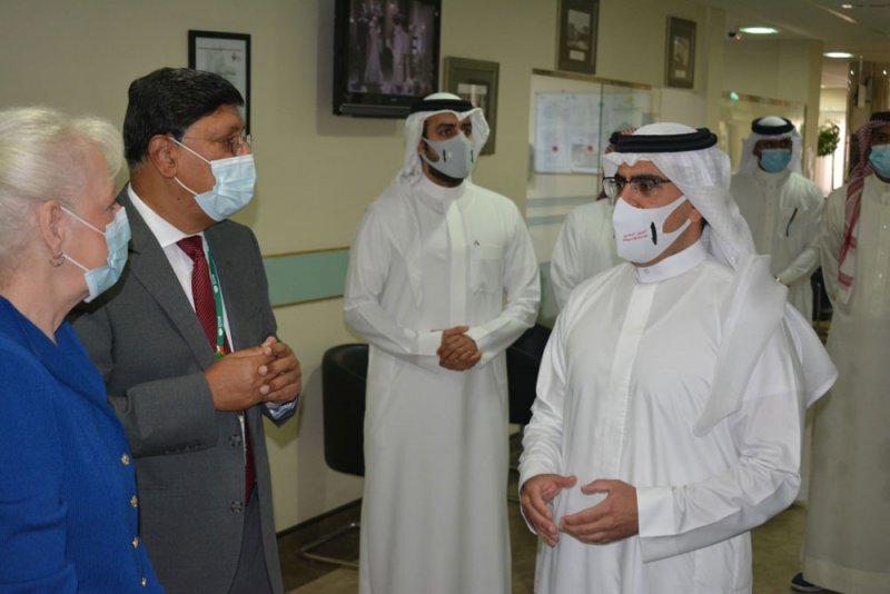 سفير البحرين لدى الولايات المتحدة يزور مستشفى الإرسالية الأمريكية