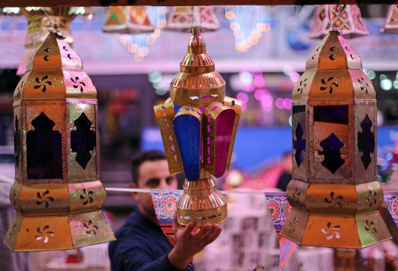 مصر تضيء ليالي رمضان بالفوانيس التقليدية