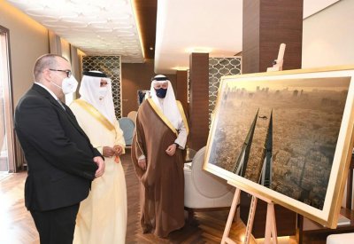 وزير الداخلية يشيد بمضامين كتاب (وجوه من البحرين) ويعتبره عملا فنيا متكاملا