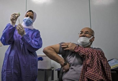 فريق خبراء صيني إلى مصر.. والمهمة: تصنيع 40 مليون جرعة لقاح