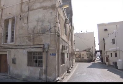موقف سيارات مجاور للمسجد لأهالي مجمع 105 بالحد