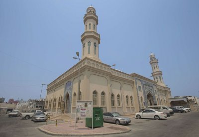 السماح بفتح محلات تجارية بجوار مسجد الخيف بالدير
