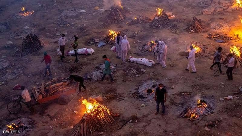 الهند.. كورونا "يبتلع" مدنا وبحث مضن عن "مقابر"