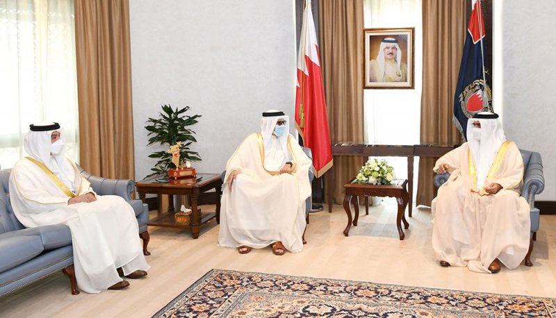 معالي وزير الداخلية يبحث مجالات التعاون والتنسيق مع سعادة وزير الخارجية