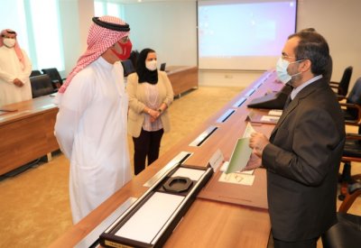 وزير الصناعة والتجارة والسياحة يكرم عددا من المخترعين البحرينيين