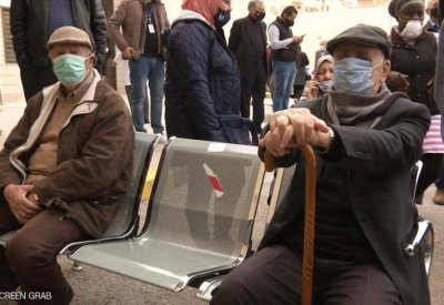 الأردن يخفف إجراءات كورونا ويحفز على اللقاح