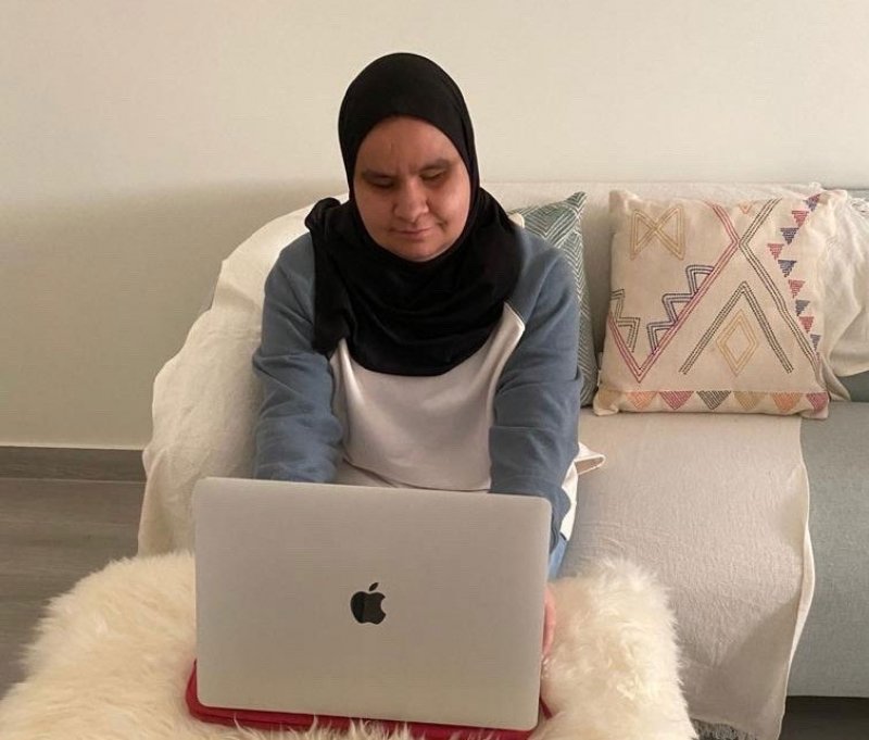 معلمون مكفوفون يتدربون عن بعد ضمن برامج معدة خصيصة لهم