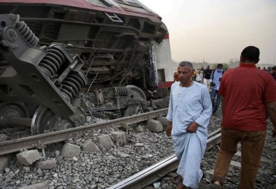 حادث جديد في مصر.. ترك مركبته أمام القطار وفر هاربا