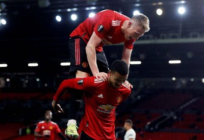 الشياطين الحمر تفترس روما وتضع أقدامها في نهائي يوروبا ليغ