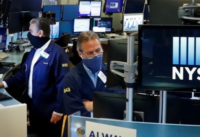 أسهم تويتر تهوي 15%.. ماذا يجري لفيسبوك وأبل في وول ستريت؟