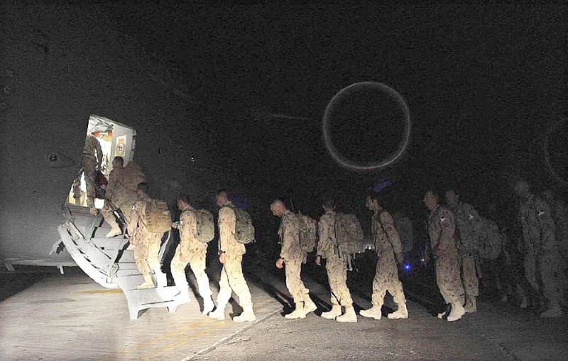 “الناتو” يبدأ الانسحاب من أفغانستان ويبقي الأيدي على الزناد