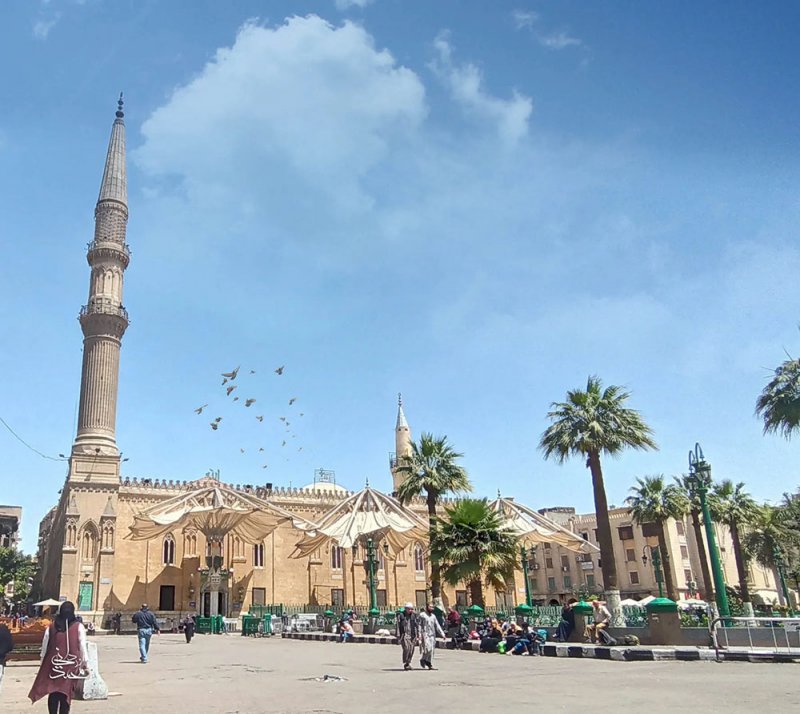 مسجد الحسين قبلة السياحة الرمضانية في مصر