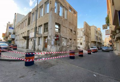 بالصور: أمانة العاصمة ردا على موضوع بـ "البلاد": تأمين محيط مبنى أثري بشارع خلف العصفور