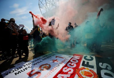 تأجيل انطلاق قمة مانشستر يونايتد وليفربول