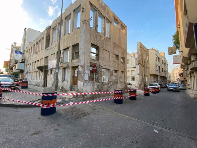 بالصور: أمانة العاصمة ردا على موضوع بـ "البلاد": تأمين محيط مبنى أثري بشارع خلف العصفور