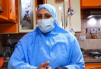 بالفيديو: سخرية من يوتيوبر مصرية.. أعدت "العشاء الأخير" لعائلتها