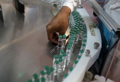 رئيس معهد أمصال الهند يفر إلى لندن بسبب نقص اللقاحات