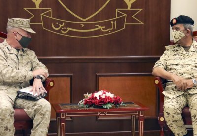 القائد العام لقوة دفاع البحرين يستقبل قائد القيادة المركزية الأمريكية