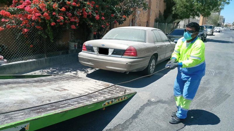 البلدية الجنوبية تزيل ٢٤ سيارة سكراب وخربة في عدد من المناطق