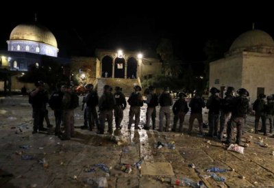 إصابة أكثر من 200 شخص في اشتباكات بين فلسطينيين وقوات إسرائيلية بالقدس
