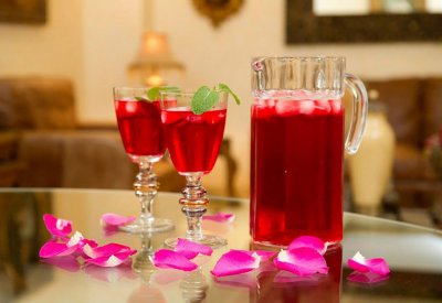 لماذا شراب الورد..المشروب الشعبي الأشهر في رمضان؟
