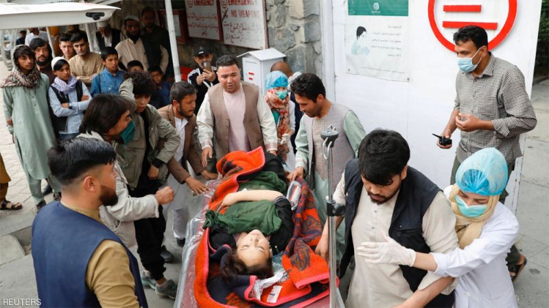 بالصور: انفجار دموي.. 25 قتيلا من متسوقي العيد في أفغانستان