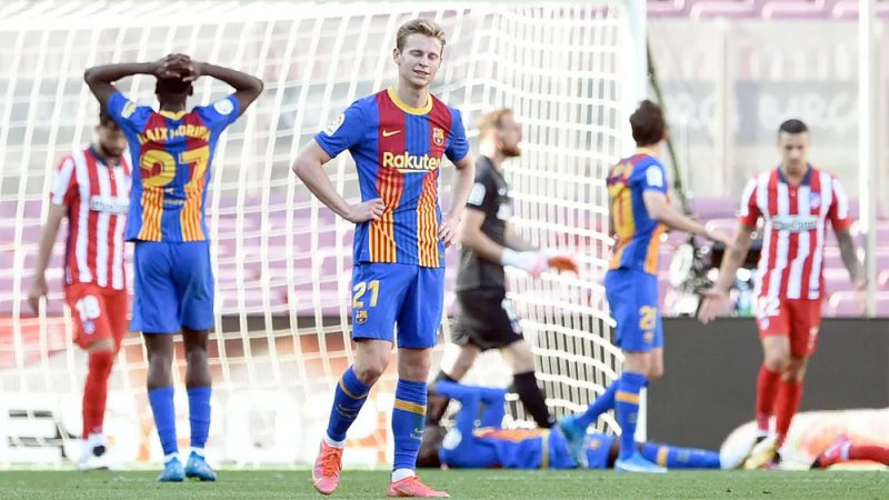 برشلونة وأتلتيكو مدريد يتعادلان ويمنحان الريال "فرصة" الصدارة