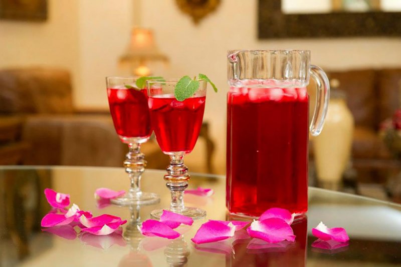 لماذا شراب الورد..المشروب الشعبي الأشهر في رمضان؟
