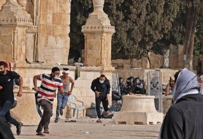 القدس.. تجدد المواجهات في ساحات الأقصى