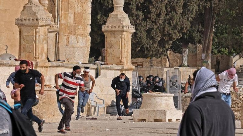 القدس.. تجدد المواجهات في ساحات الأقصى