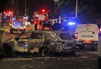 صاروخ من غزة يقتل شخصين بمدينة اللد الإسرائيلية