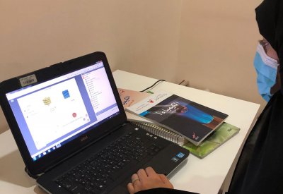 معلمة كيمياء تُطلق كراسة رقمية لتعزيز التطبيق العملي الافتراضي