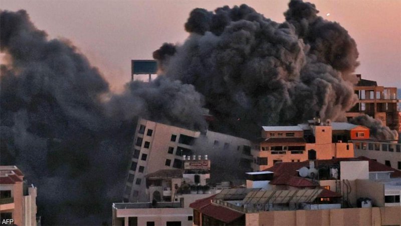 إسرائيل تدمر مقر الشرطة الرئيسي بغزة.. وتقتل فلسطينيا بالضفة